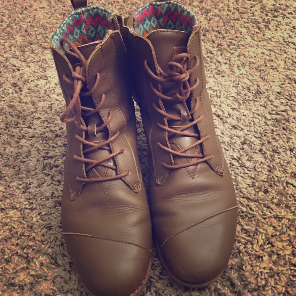 Tom’s combat boots